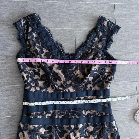 Tadashi Shoji Lace & Tulle Sheath Dress 6 Navy Nude Cocktail Party Wedding Guest - Picture 13 of 15
